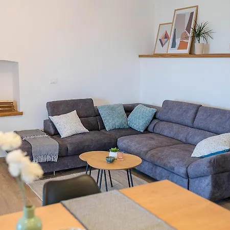 Apartment Aura *