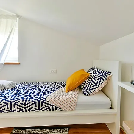 Aura Apartment *